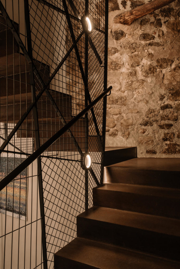 POU ESCALERAS Y PARED MURALLA